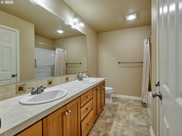 $674,900 | 429 Turnberry Avenue, Woodburn, OR 97071