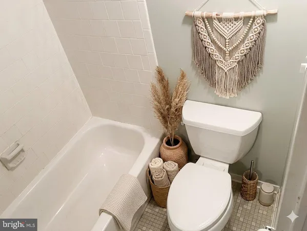 $1,490 | 3100 South Manchester Street, Unit 907, Falls Church, VA 22044