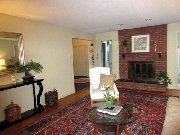 52 High Point Drive Amherst, MA 01002 - Photo 4 of 30 Gallery Image 4
