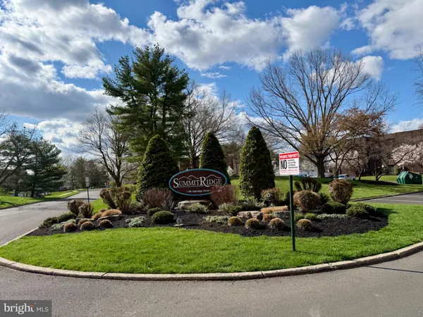 $299,999 | 15 Oakridge Drive, Langhorne, PA 19047