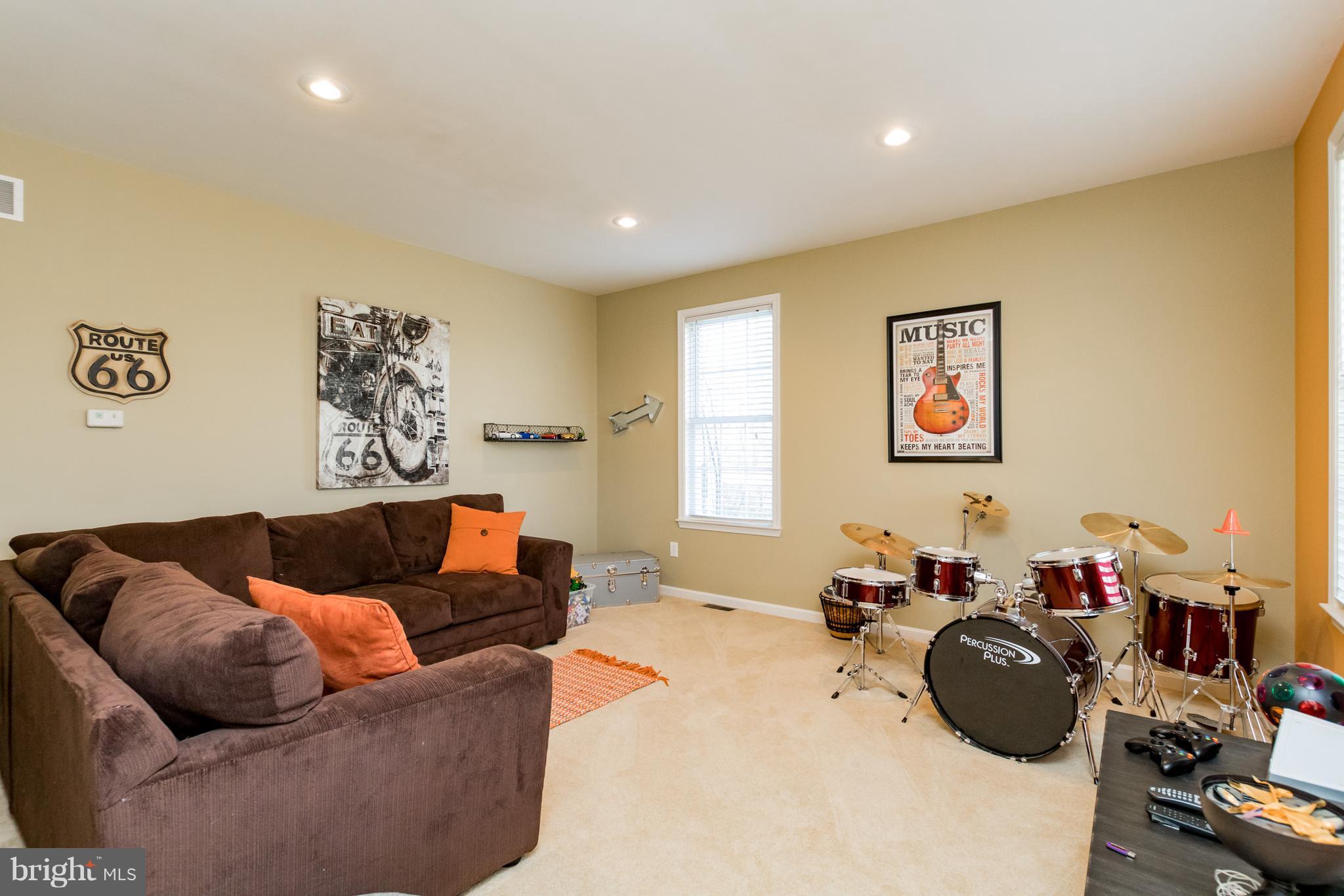 5111 Grave Run Road Manchester, MD 21102 - Photo 6 of 30 Living Room