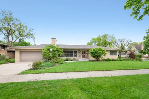 $739,900 | 5301 Howard Avenue, Western Springs, IL 60558