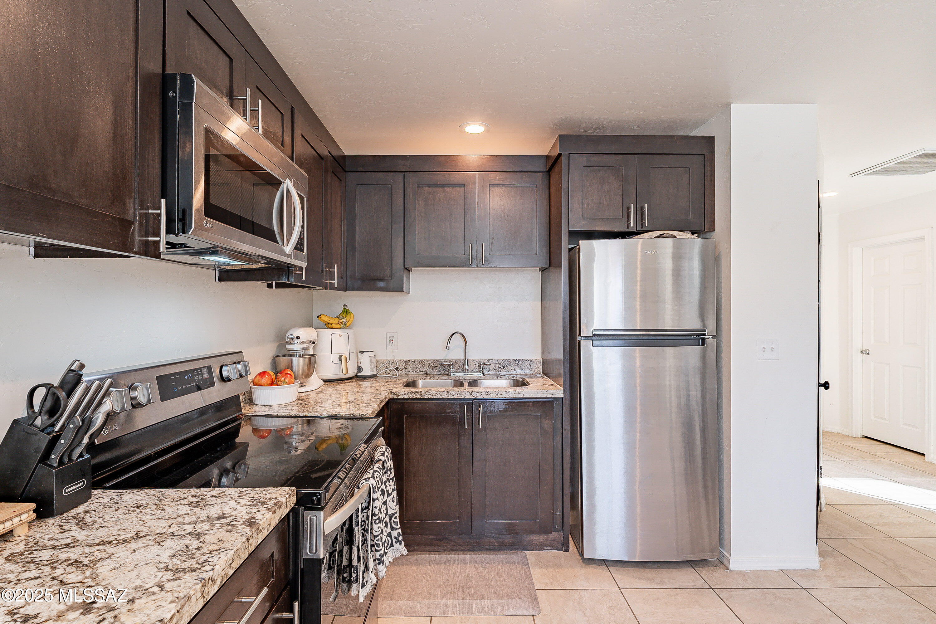 427 Sykes Circle Rio Rico, AZ 85648 - Photo 10 of 32 Gallery Image 10