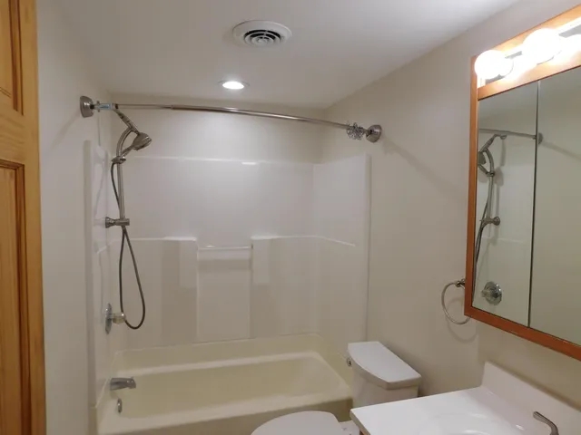 $1,180 | 32005 West 12 Mile Road, Unit 206, Farmington, MI 48334