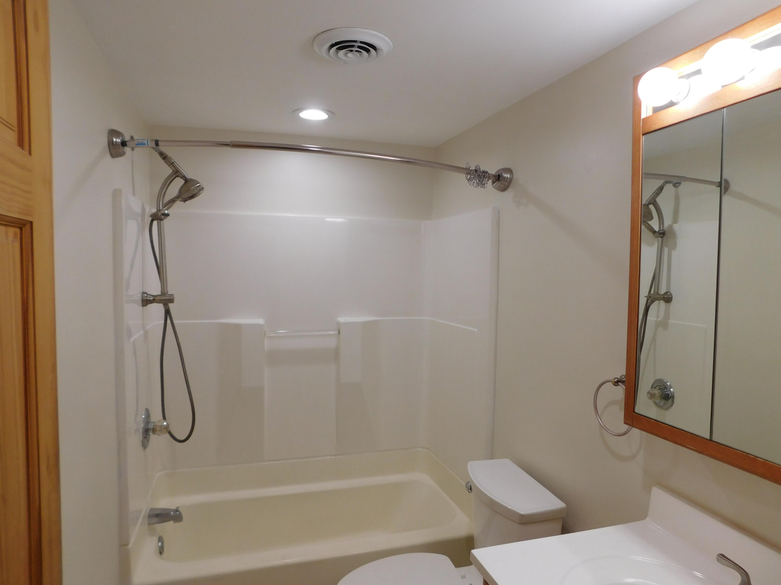 32005 West 12 Mile Road, Unit 206 Farmington, MI 48334 - Photo 14 of 20 BATHRM 1