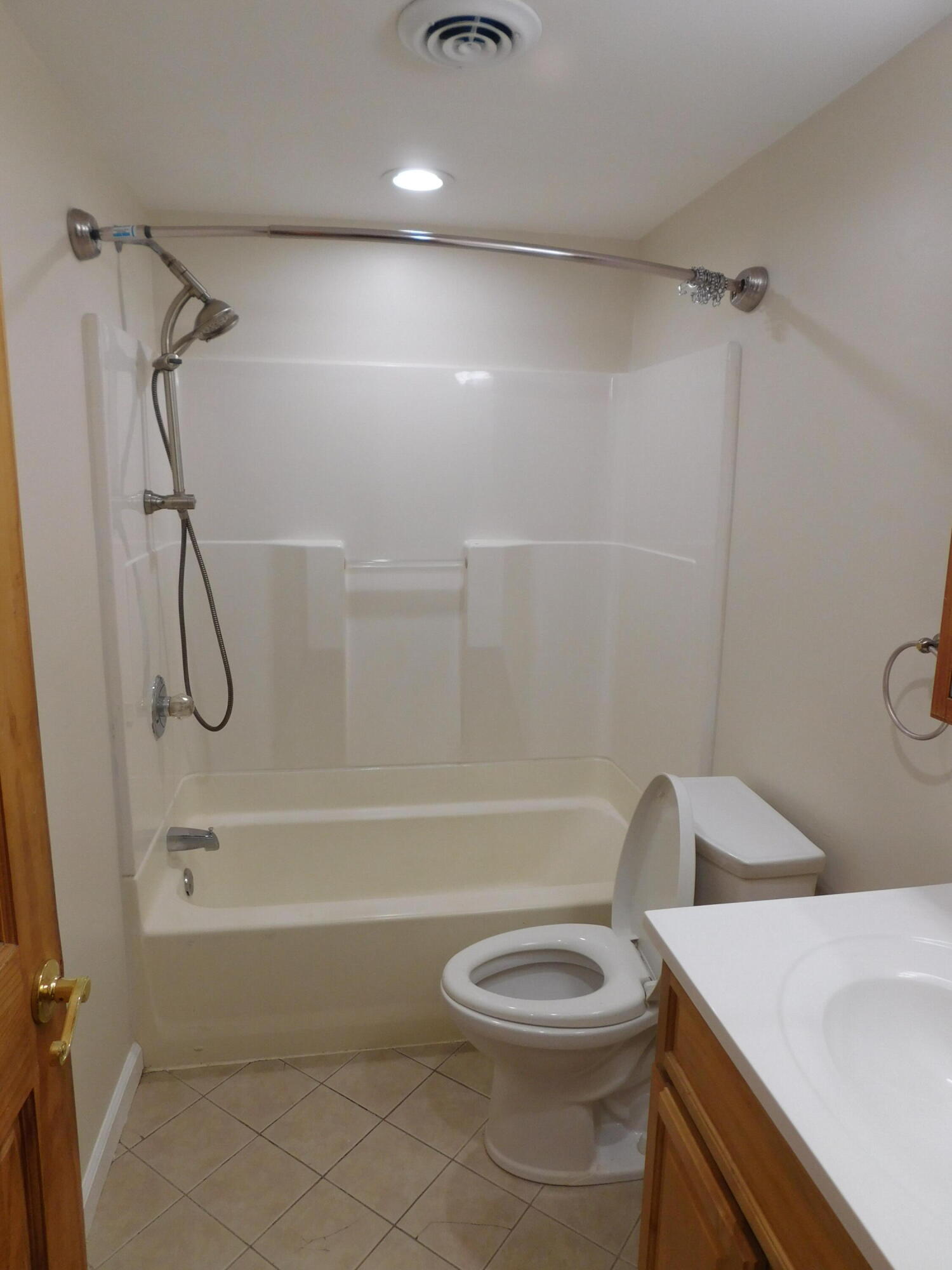 32005 West 12 Mile Road, Unit 206 Farmington, MI 48334 - Photo 16 of 20 BATHRM 3