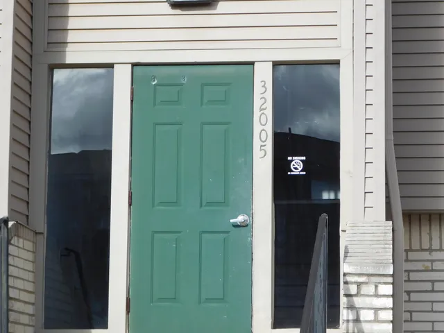 $1,180 | 32005 West 12 Mile Road, Unit 206, Farmington, MI 48334