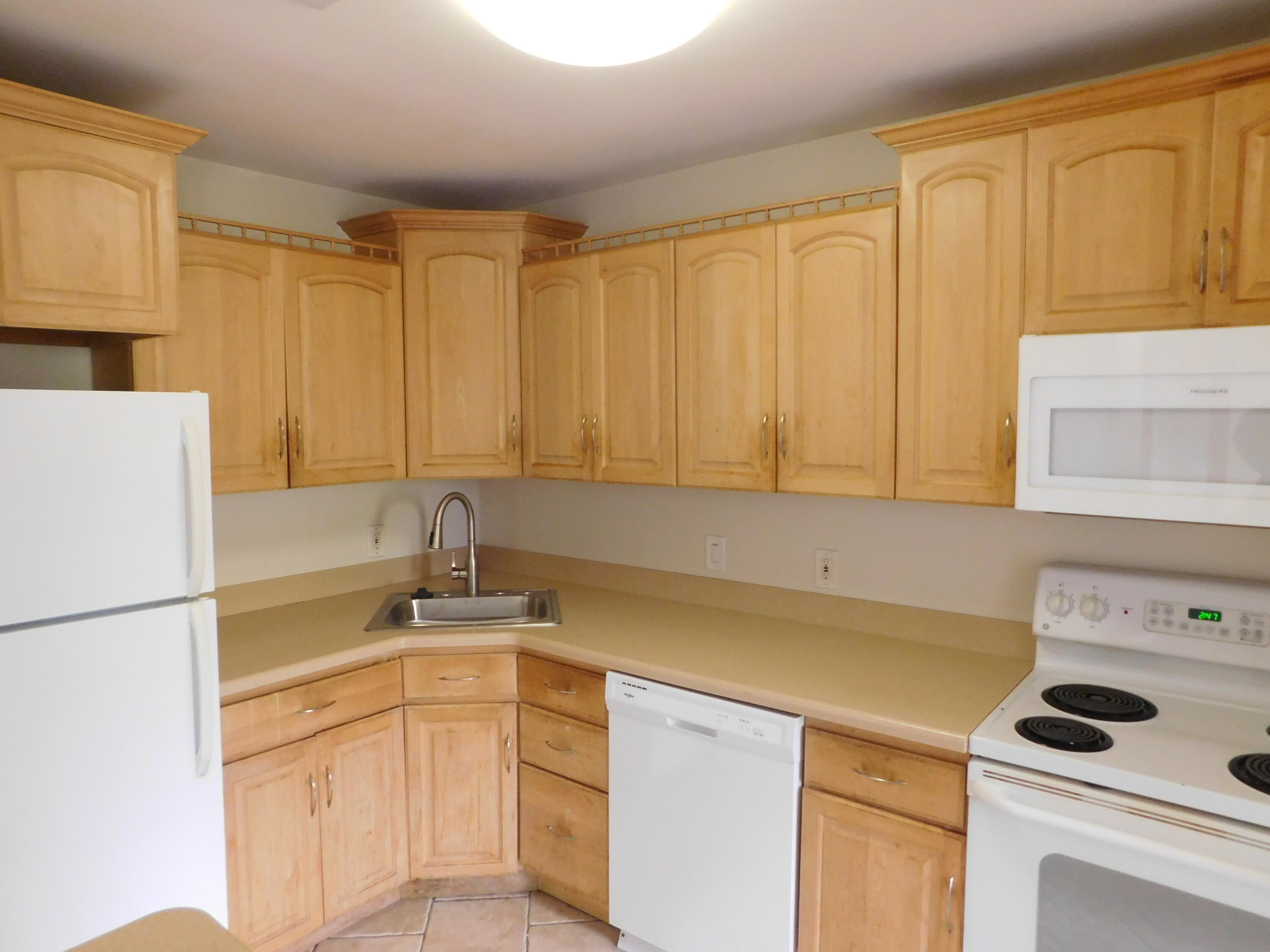 32005 West 12 Mile Road, Unit 206 Farmington, MI 48334 - Photo 8 of 20 KITCHEN 1