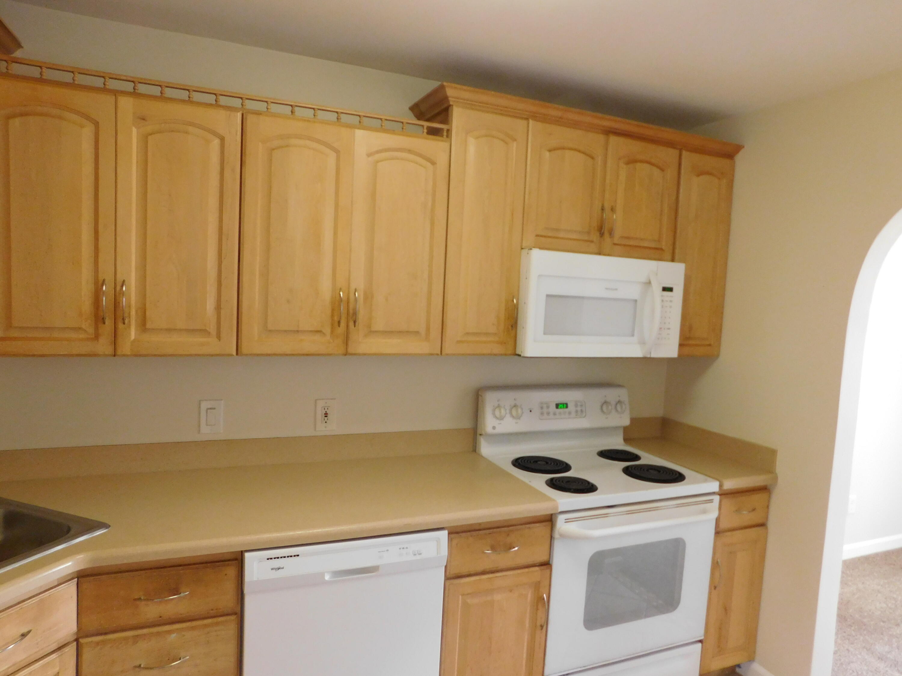 32005 West 12 Mile Road, Unit 206 Farmington, MI 48334 - Photo 9 of 20 KITCHEN 2