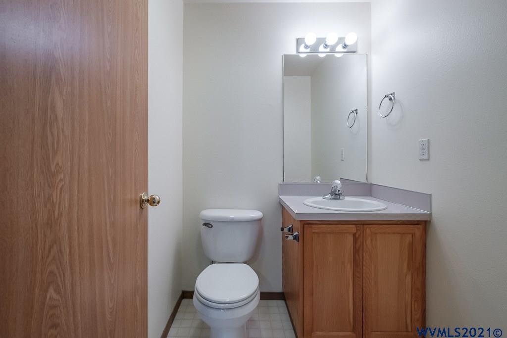 1021 B Loop Lebanon, OR 97355 - Photo 28 of 36