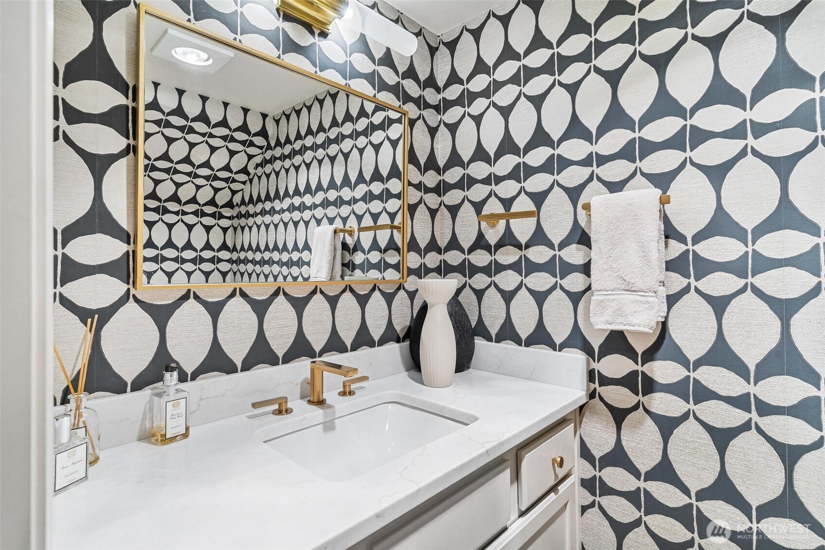 8502 Main Street, Unit E105 Edmonds, WA 98026 - Photo 20 of 39