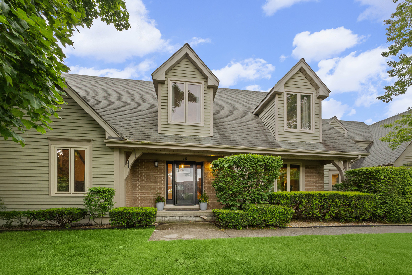 16 Old Barn Road Hawthorn Woods, IL 60047 - Photo 2 of 42