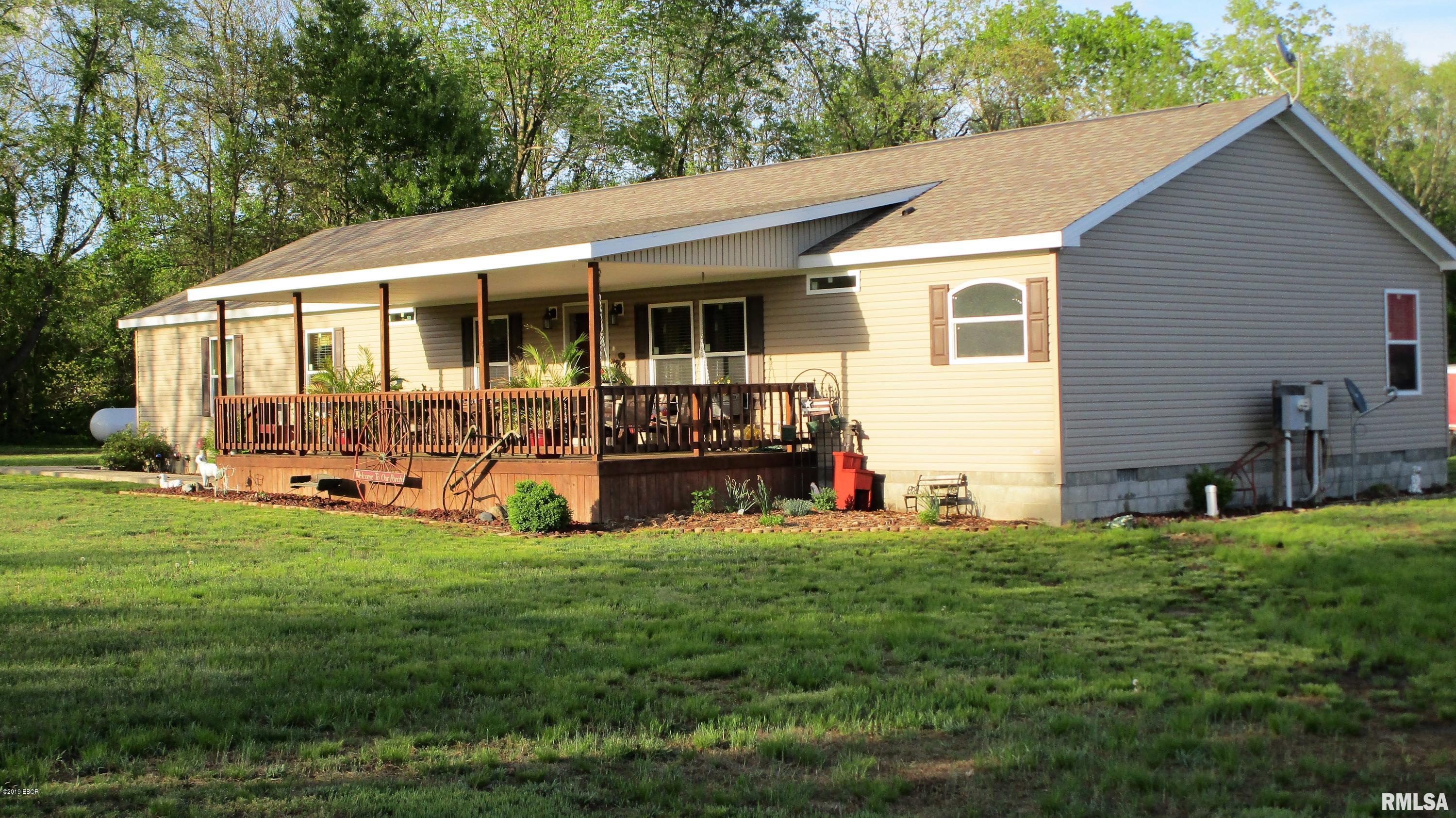 107 Hemlock Lane Flora, IL 62839 - Photo 4 of 50 Gallery Image 4