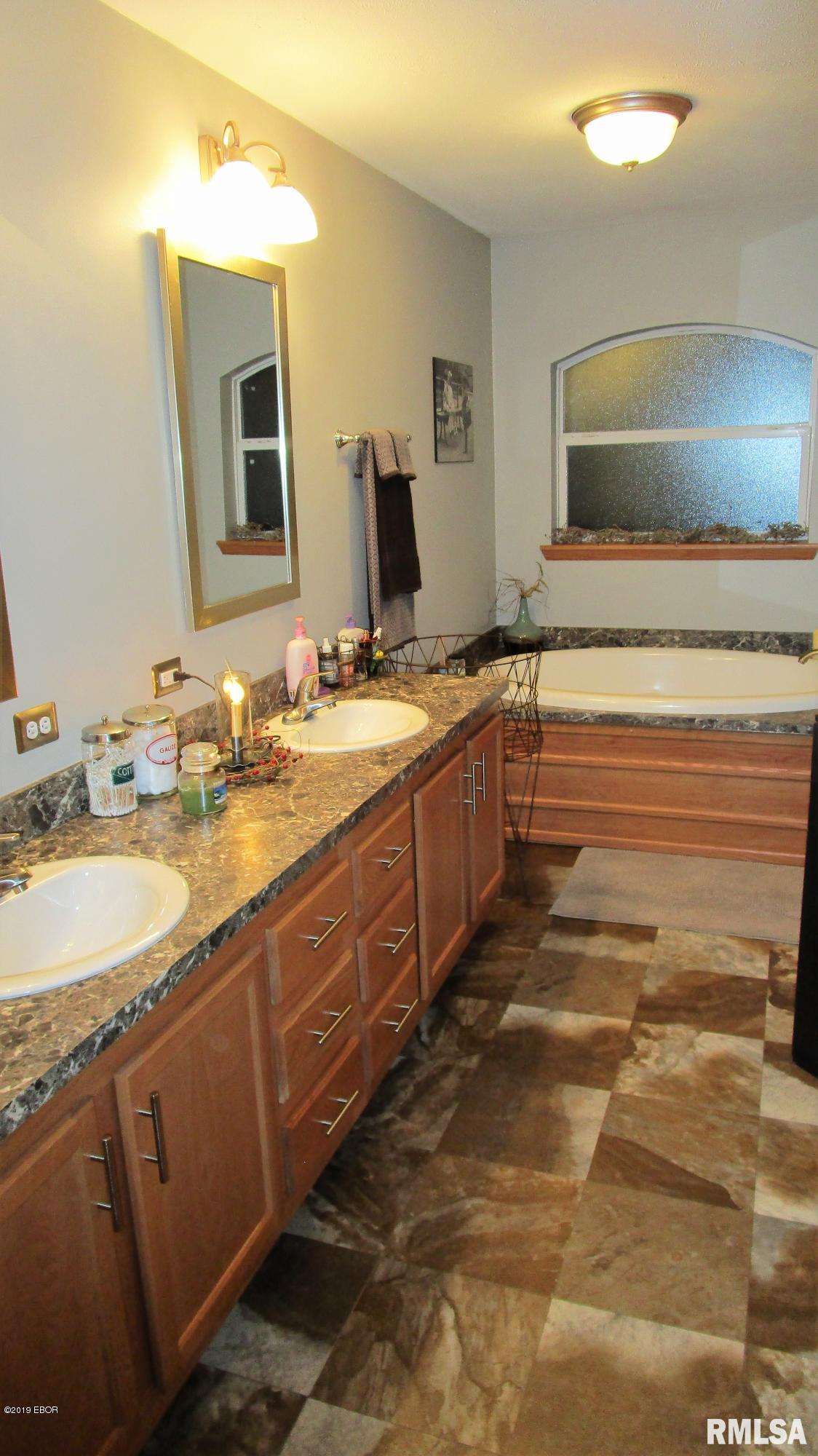 107 Hemlock Lane Flora, IL 62839 - Photo 41 of 50 Gallery Image 41