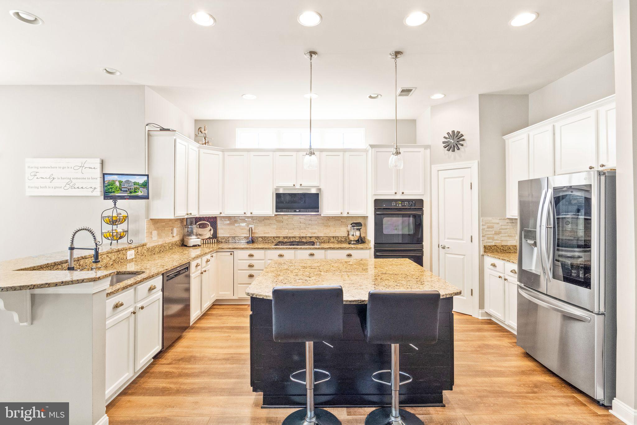 42702 Explorer Drive Brambleton, VA 20148 - Photo 15 of 62 Kitchen