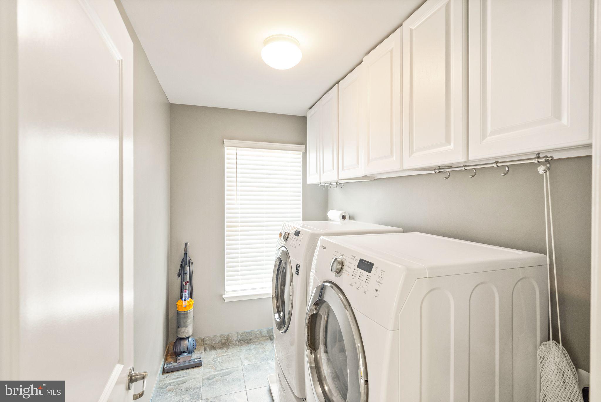 42702 Explorer Drive Brambleton, VA 20148 - Photo 33 of 62 Laundry room