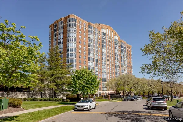 $2,200 | 250 East Harbortown Drive, Unit 508, Detroit, MI 48207