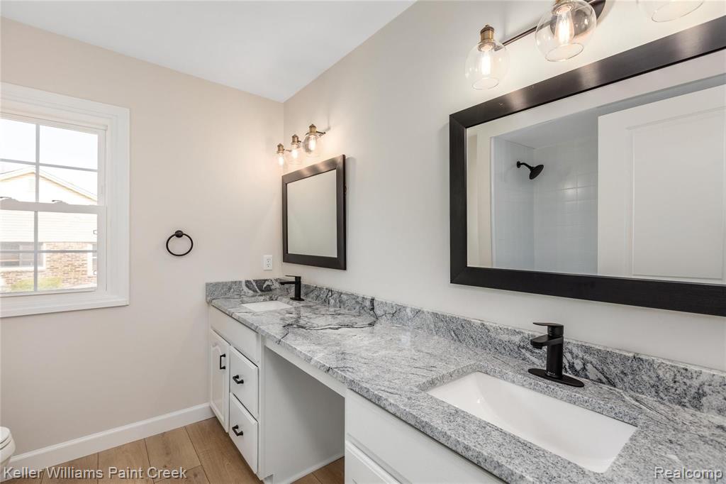 332 Lake Forest Road Rochester Hills, MI 48309 - Photo 34 of 48