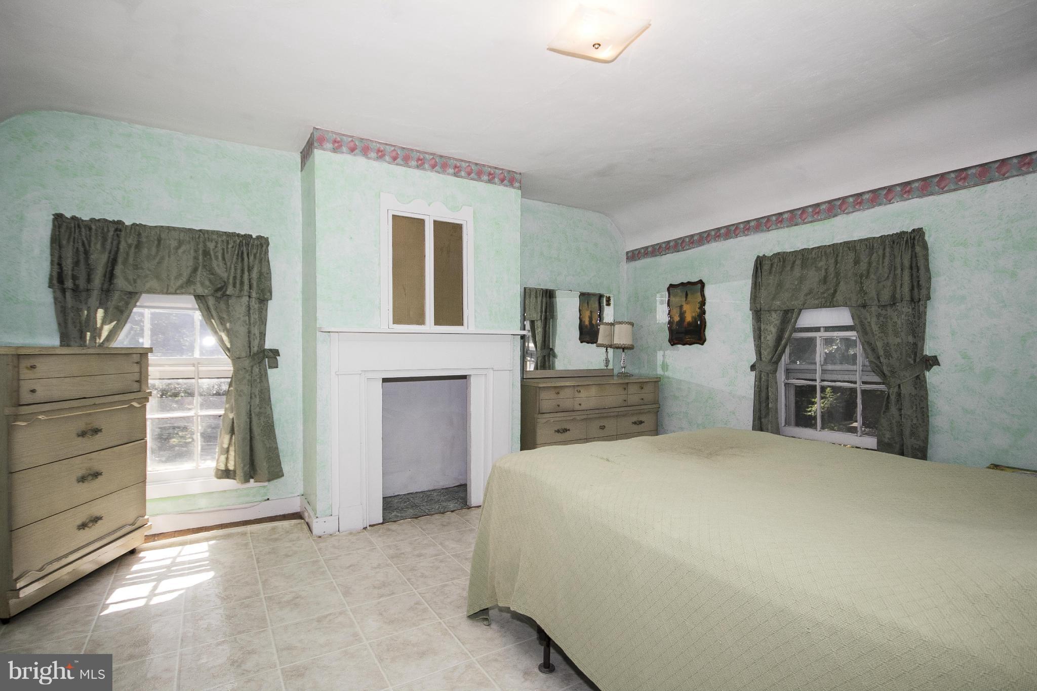 1554 South Rolling Road Baltimore, MD 21227 - Photo 18 of 22 a spacious bedroom with a bed and a dresser