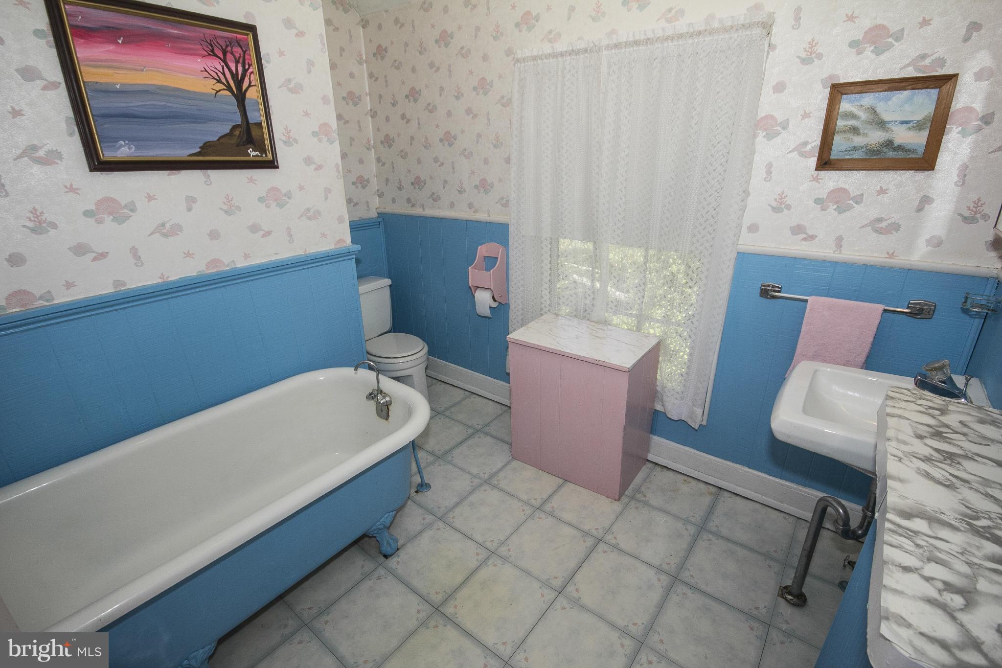 1554 South Rolling Road Baltimore, MD 21227 - Photo 19 of 22 a bathroom with a tub toilet and sink