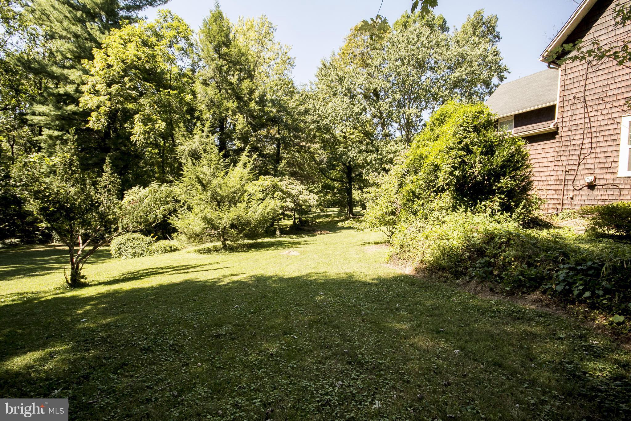 1554 South Rolling Road Baltimore, MD 21227 - Photo 22 of 22 a view of an outdoor space and yard