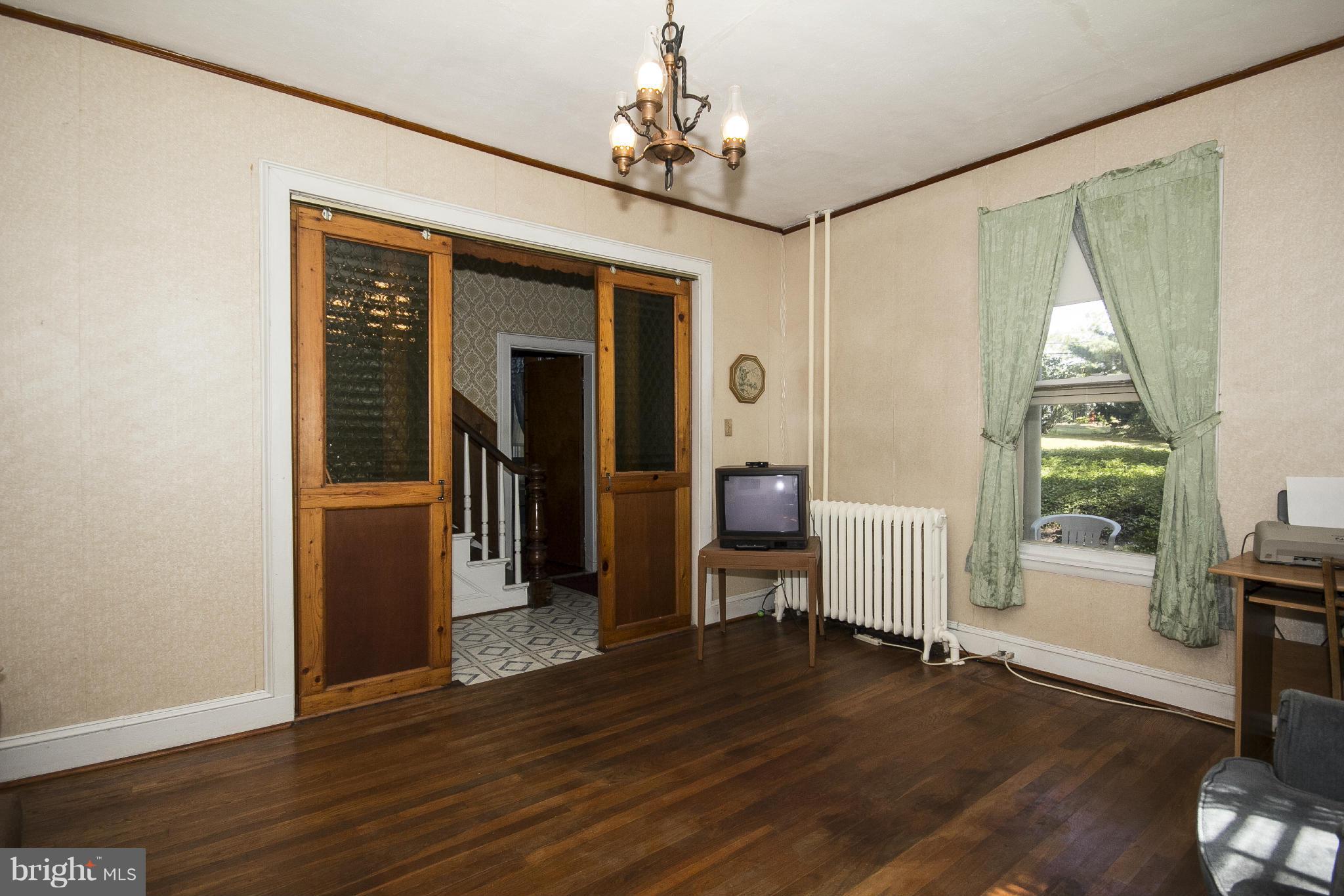 1554 South Rolling Road Baltimore, MD 21227 - Photo 4 of 22 a view of a livingroom with wooden floor and furniture
