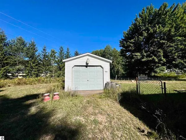 $159,900 | 1404 Taxiway Delta, Lake City, MI 49651