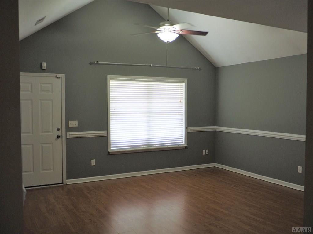 981 Scott Road Elizabeth City, NC 27909 - Photo 2 of 14 LIVING ROOM