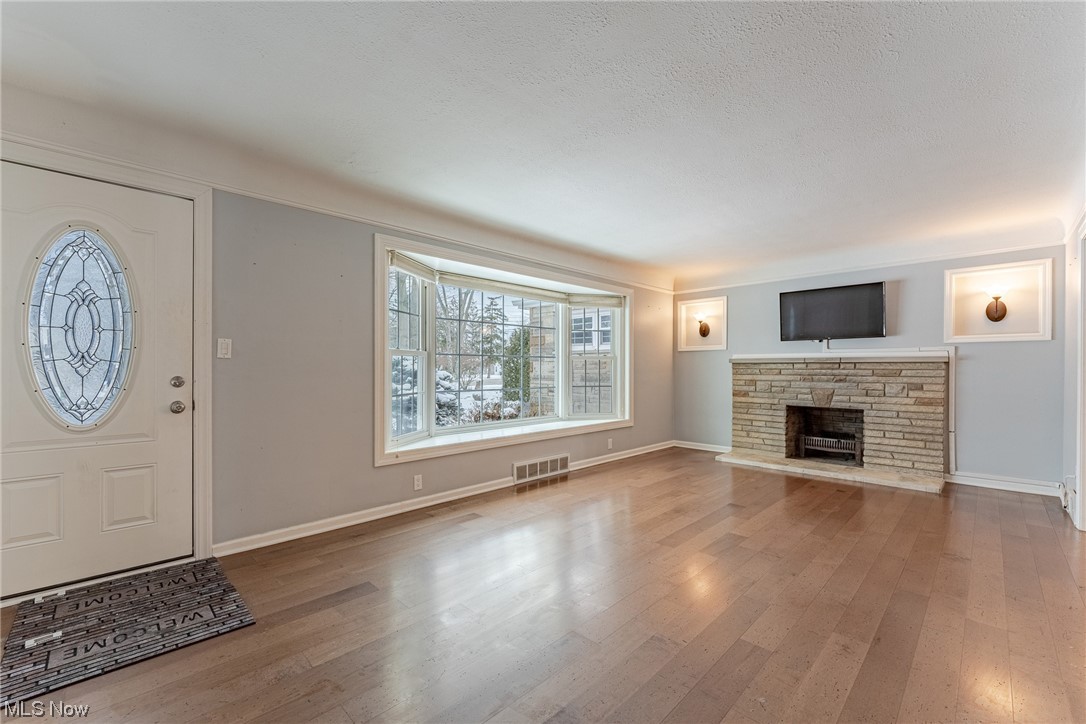 6356 Highland Road Cleveland, OH 44143 - Photo 3 of 30