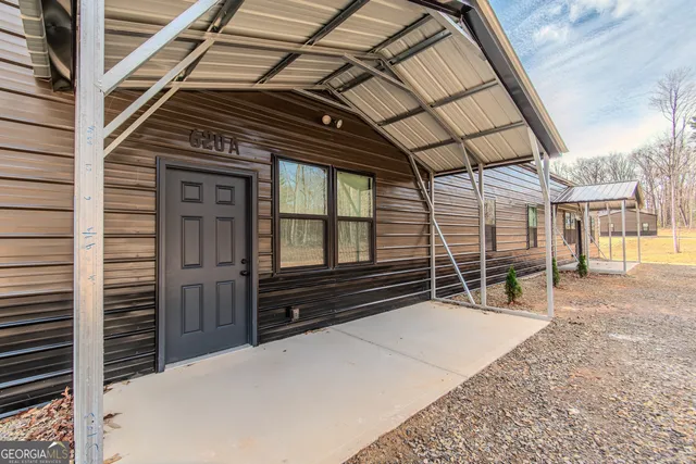 a view of entryway with a front door