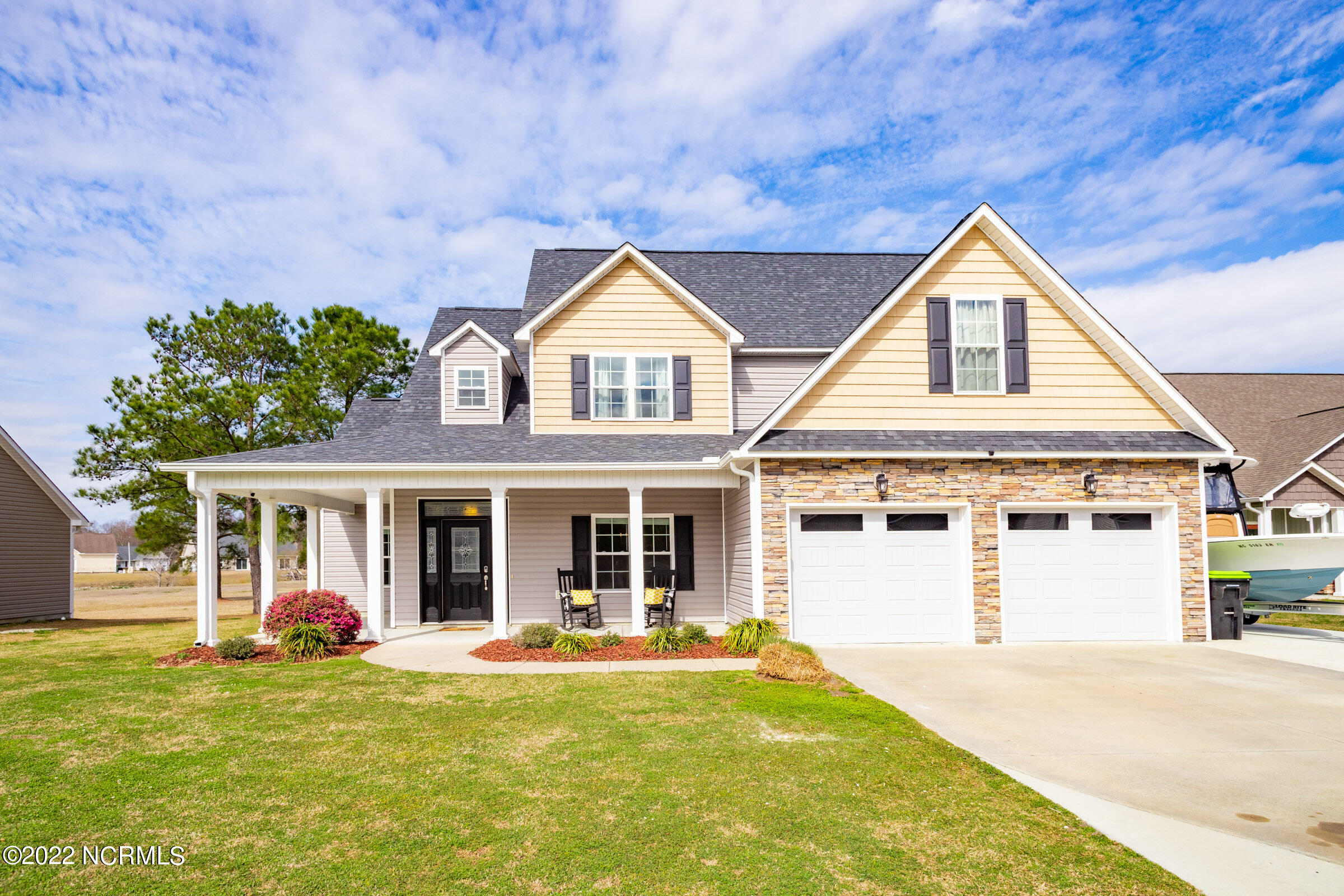 407 Antioch Lakes Road New Bern, NC 28560 - Photo 1 of 51 Front