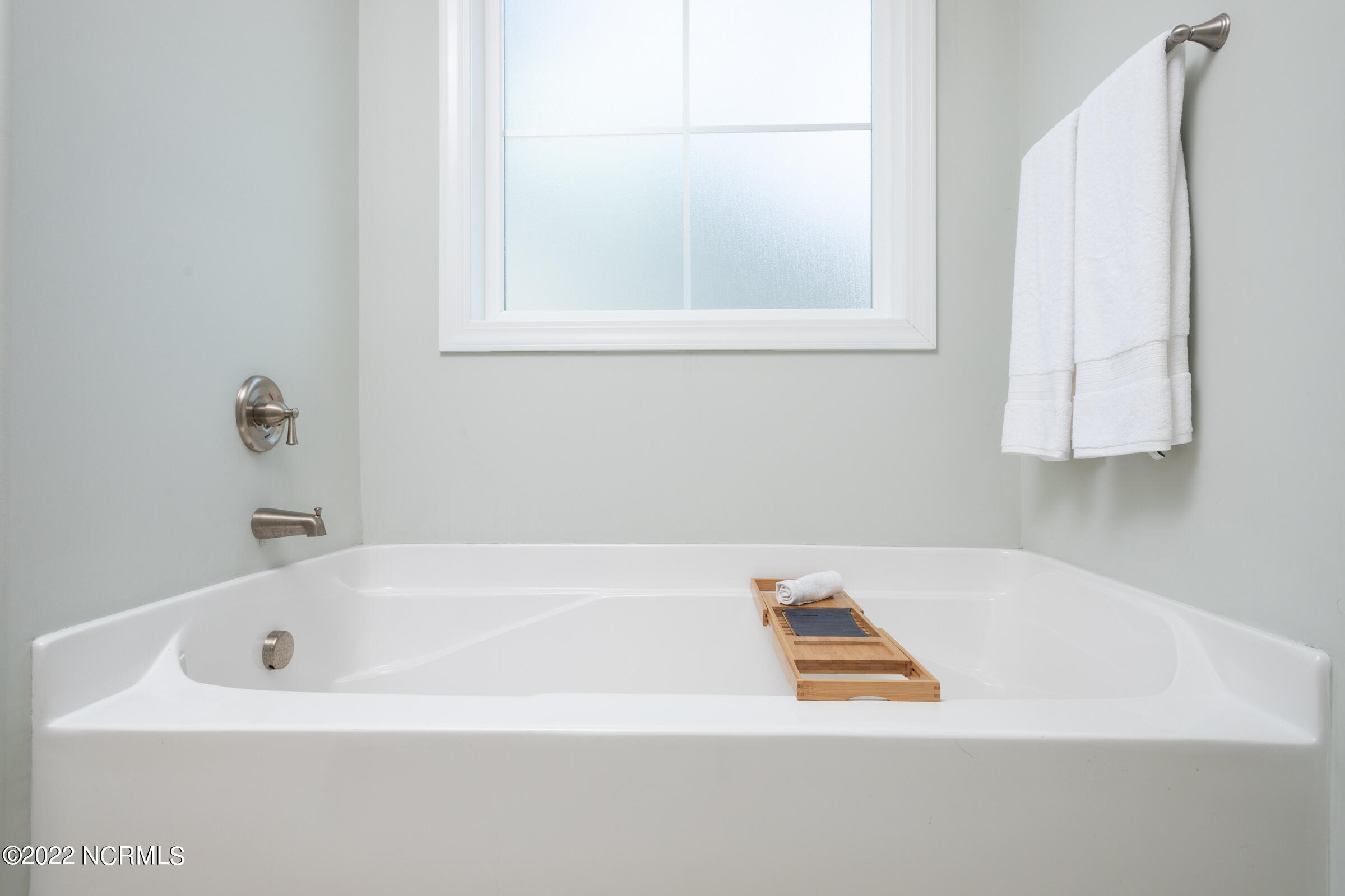 407 Antioch Lakes Road New Bern, NC 28560 - Photo 20 of 51 Master Bathroom