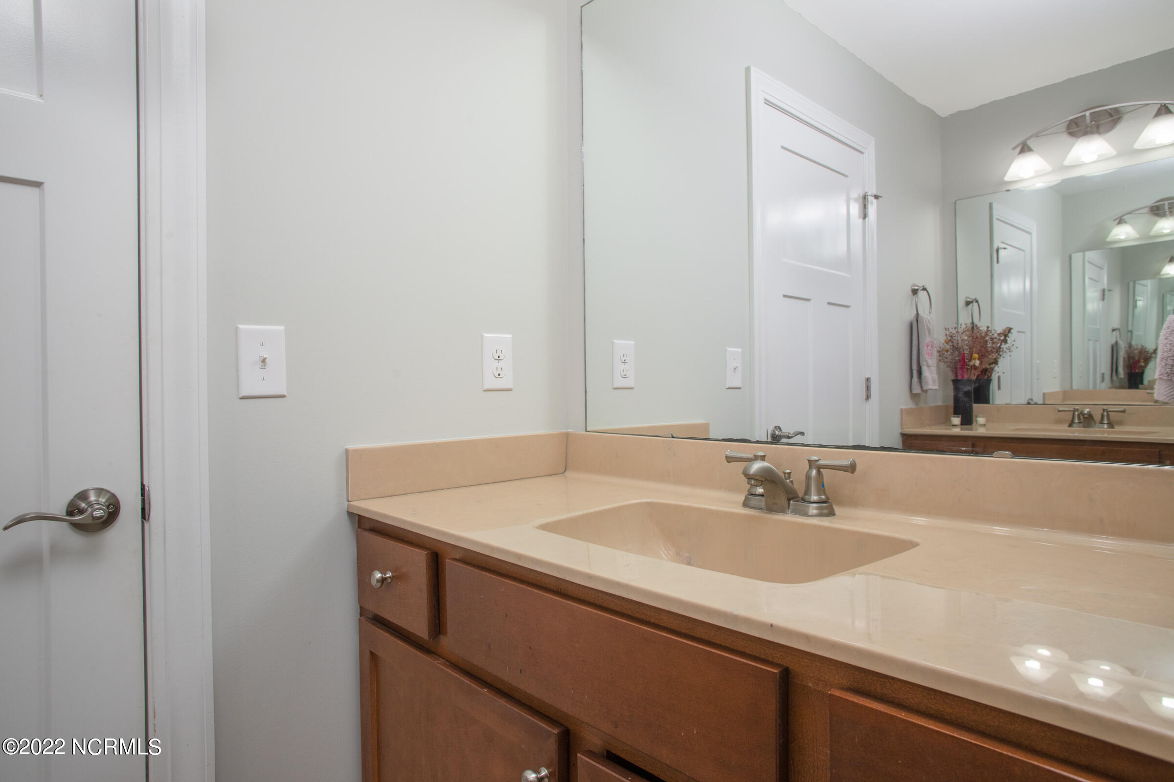 407 Antioch Lakes Road New Bern, NC 28560 - Photo 25 of 51 Second Bathroom
