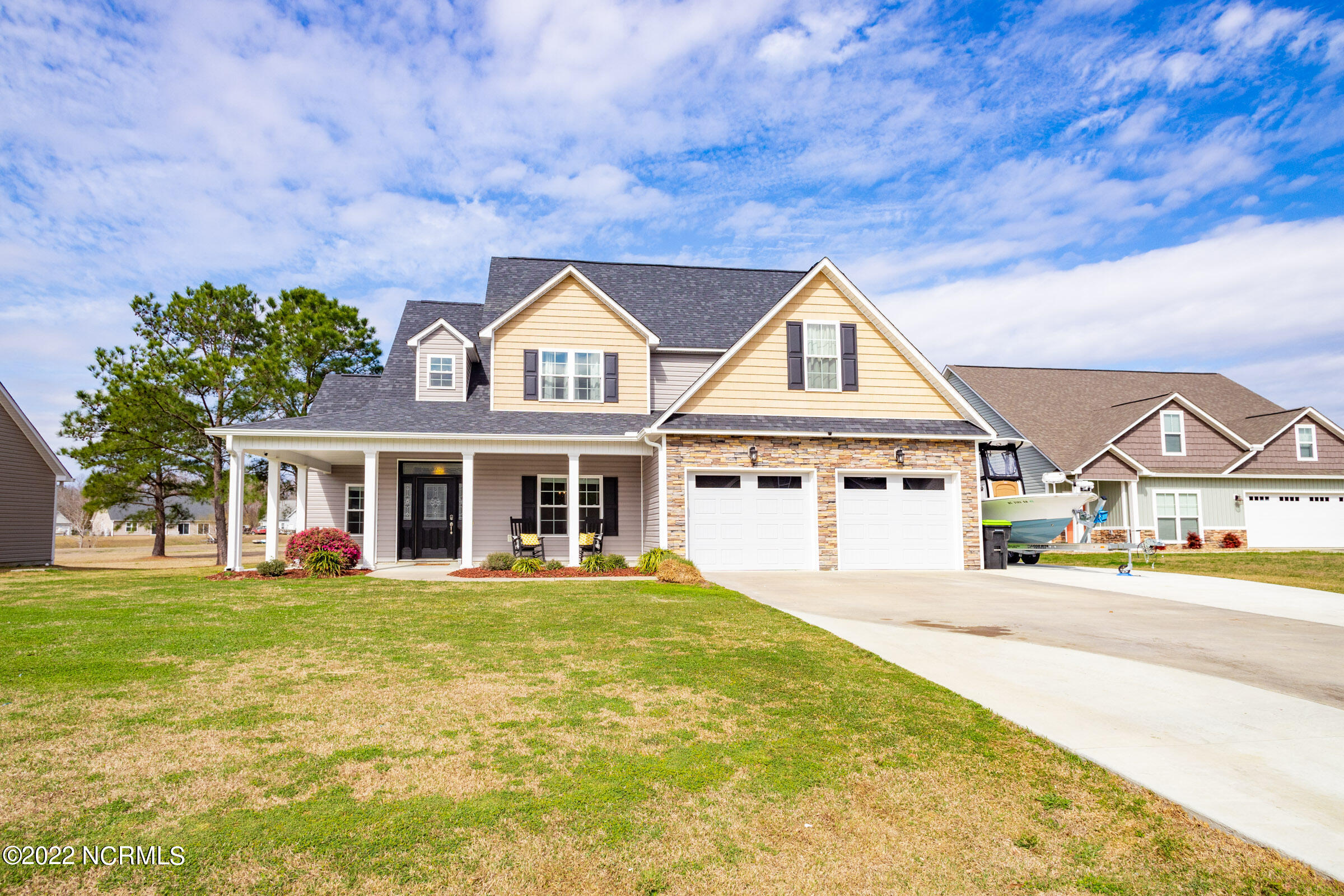 407 Antioch Lakes Road New Bern, NC 28560 - Photo 6 of 51 Front