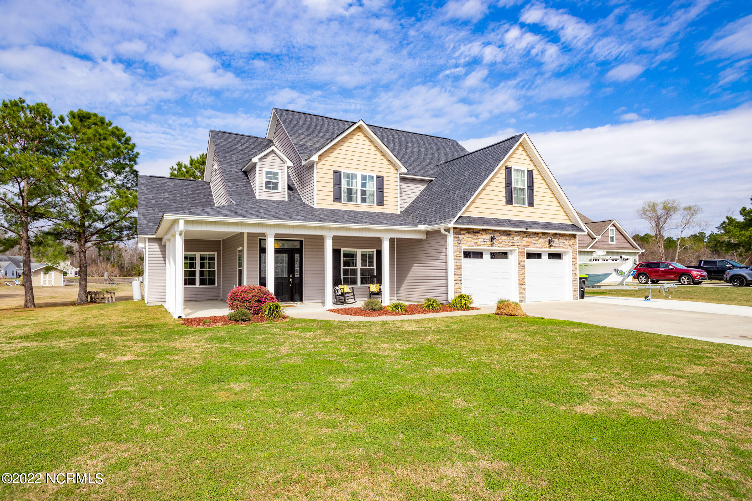 407 Antioch Lakes Road New Bern, NC 28560 - Photo 7 of 51 Front