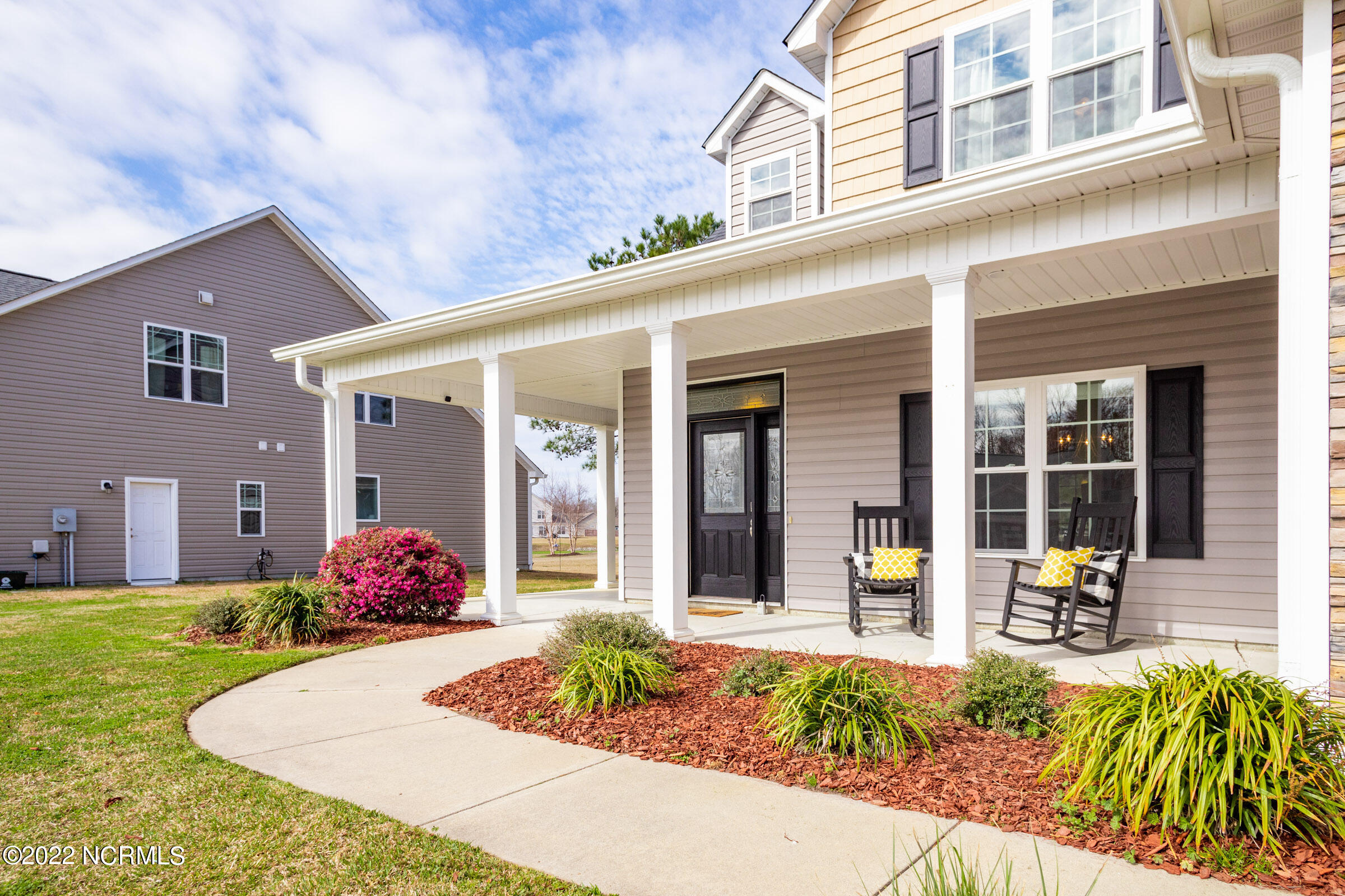 407 Antioch Lakes Road New Bern, NC 28560 - Photo 8 of 51 Front