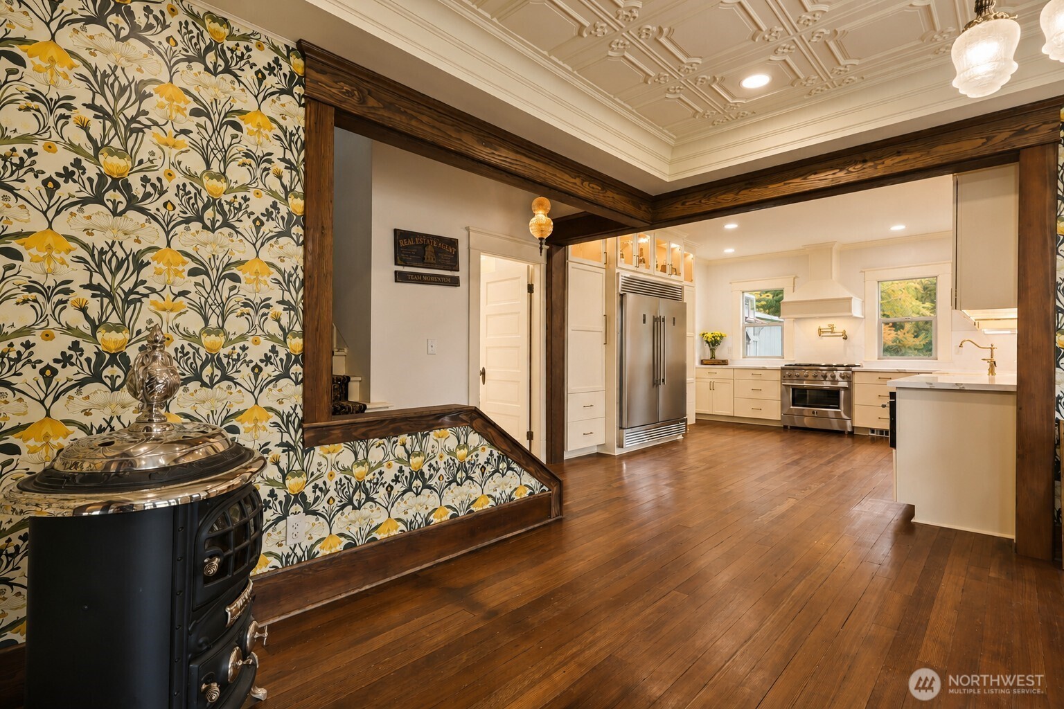 1604 Lincoln Creek Road Rochester, WA 98579 - Photo 14 of 40 a view of livingroom with hardwood floor and a ceiling fan