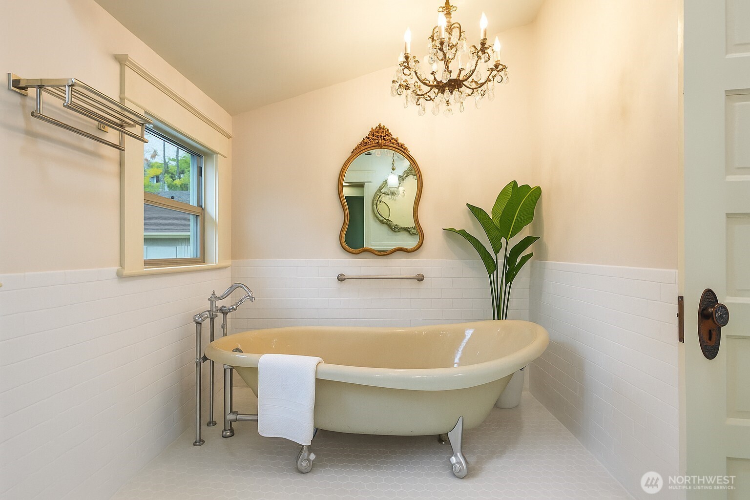1604 Lincoln Creek Road Rochester, WA 98579 - Photo 20 of 40 a bathroom with a sink and a mirror