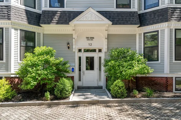 $1,350,000 | 12 Arnold Circle, Unit 3, Cambridge, MA 02139