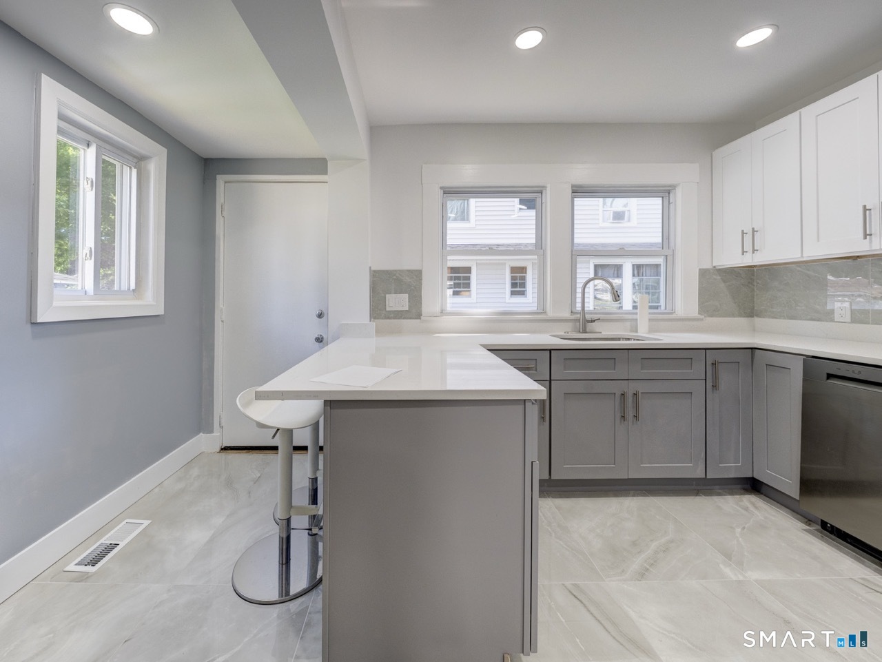 16 Shoreham Road New Haven, CT 06512 - Photo 21 of 40