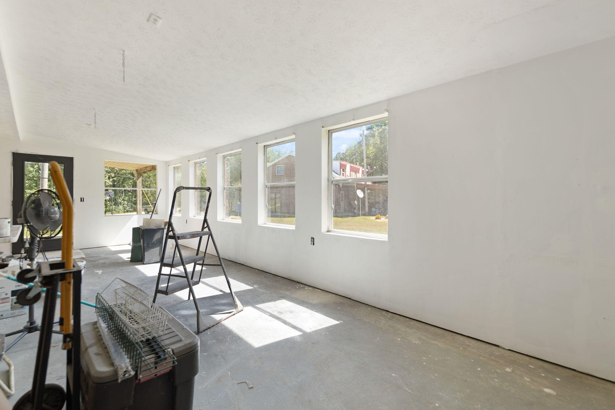 2948 Spencer Ridge Road Beattyville, KY 41311 - Photo 13 of 61 Sunroom