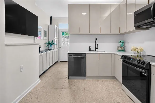 $440,000 | 609 New York Avenue, Unit 1R, Union City, NJ 07087