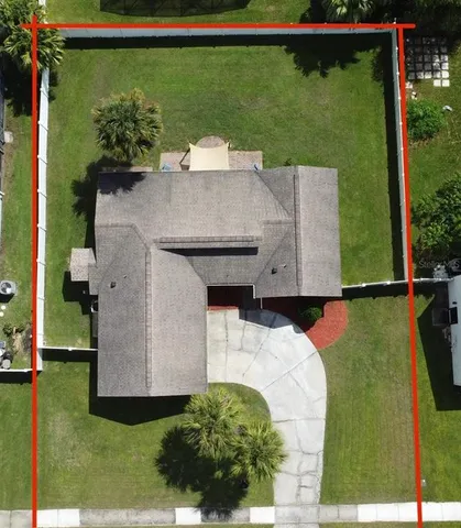 an aerial view of a house having yard