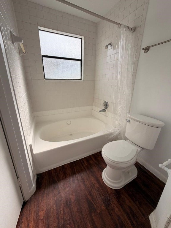 7901 Cambridge Street, Unit 133 Houston, TX 77054 - Photo 9 of 14 a bathroom with a toilet a sink and bathtub