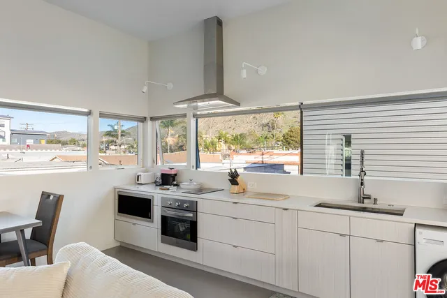 $1,895,000 | 161 North Garden Street, Ventura, CA 93001