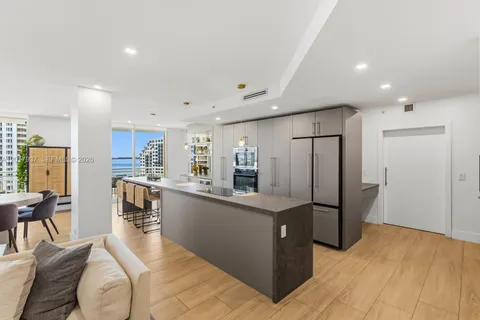 $1,295,000 | 888 Brickell Key Drive, Unit 1207, Miami, FL 33131