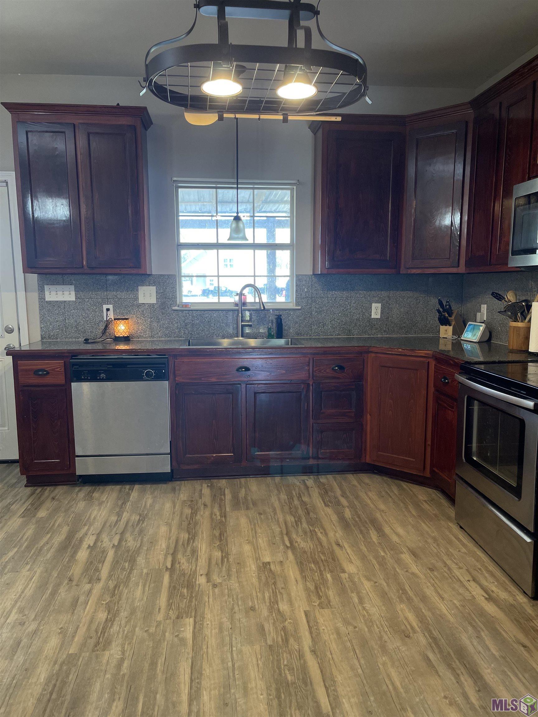 19639 Perrilloux Road Livingston, LA 70754 - Photo 6 of 14 Kitchen