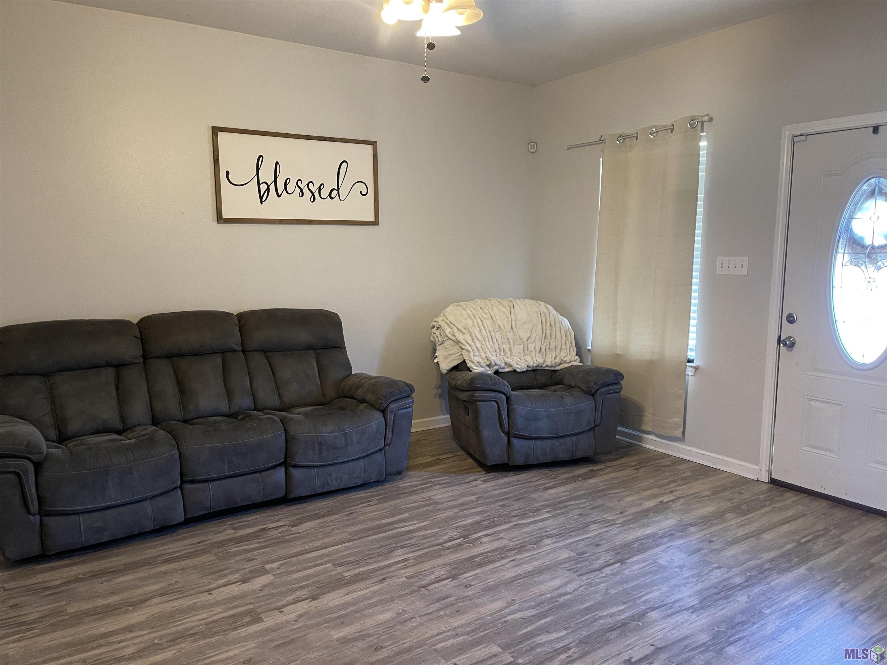 19639 Perrilloux Road Livingston, LA 70754 - Photo 8 of 14 Living Room