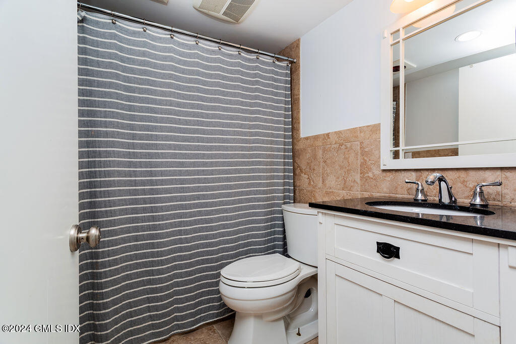 25 Griffith Road Riverside, CT 06878 - Photo 20 of 27 a bathroom with a sink a toilet and mirror