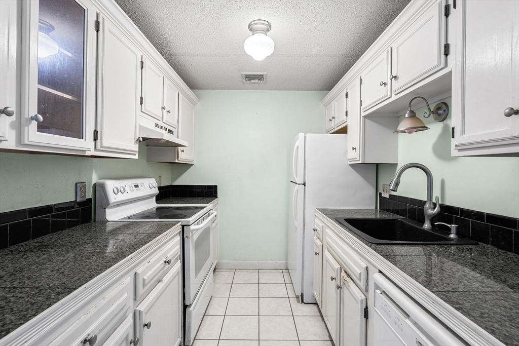 15 Bower Road, Unit E1 Quincy, MA 02169 - Photo 13 of 34